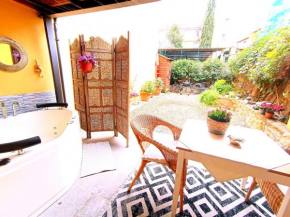 Nadia's Lovely Home - WITH PRIVATE GARDEN AND JACUZZI